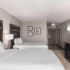 Queen Room City View Mobility or Hearing Impaired Access Non-Smoking